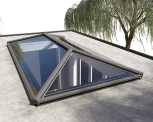 Flat lantern roof